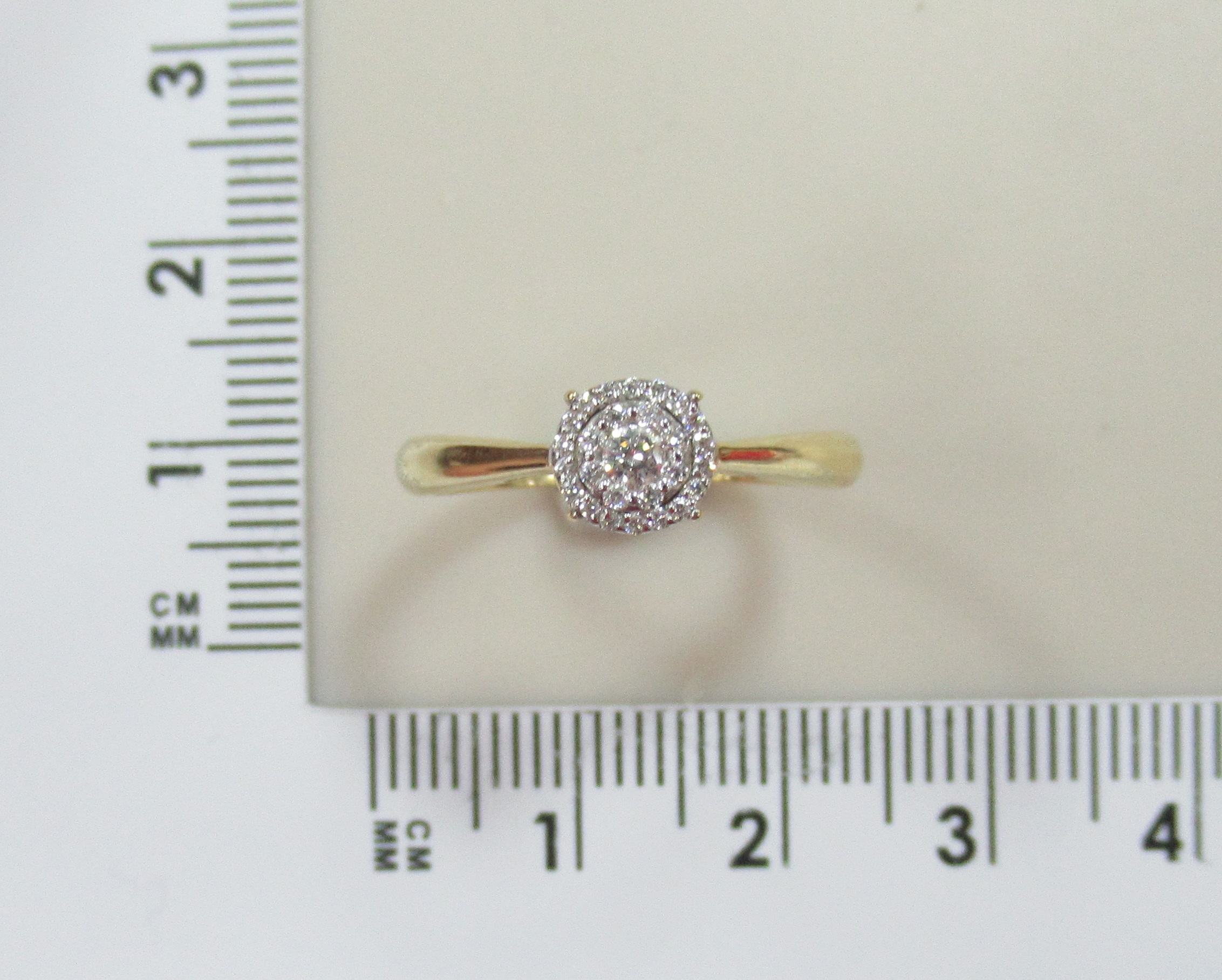 Золотое кольцо 585 пробы; желтое золото; родий; вставки 1 Бр.Кр-57 0,058 3/6А; 8 Бр.Кр-57 0,037 3/6А